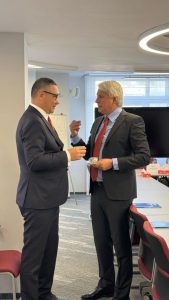 Woman-In-Business 5 Victor Ponta, candidat independent la președinția României în 2025, susținut de Eugen Teodorovici, vorbesc despre crearea unui cadru legal pentru modificări fiscale predictibile
